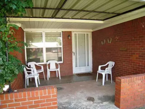 2 Spruce Dr, Yukon, OK 73099 photo 2