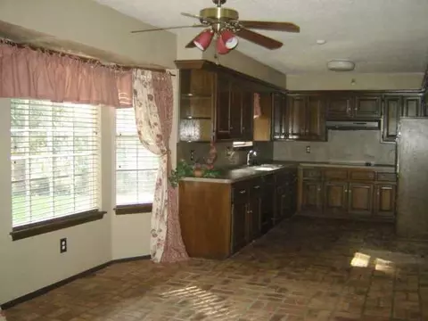 1008 E 13th St, Edmond, OK 73034 photo 3