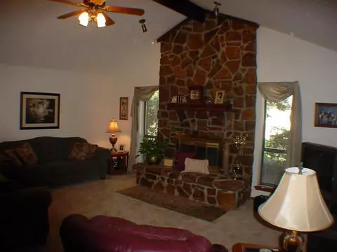 328 E Platt Dr, Yukon, OK 73099 photo 2