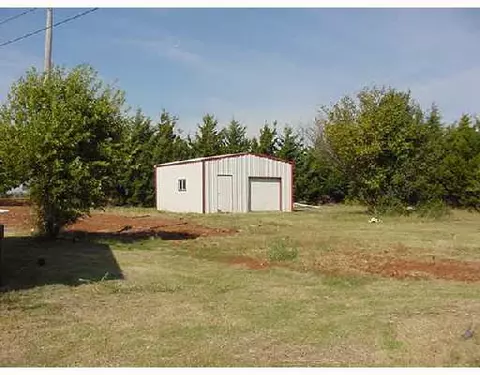 205 Meyers Dr, Tuttle, OK 73089 photo 2