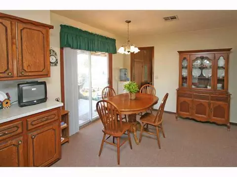 325 Englebretson Ln, Tuttle, OK 73089 photo 4
