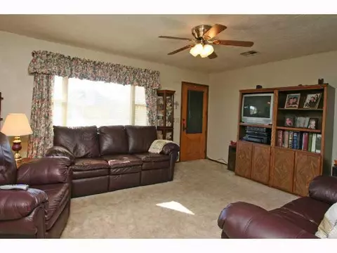 325 Englebretson Ln, Tuttle, OK 73089 photo 2