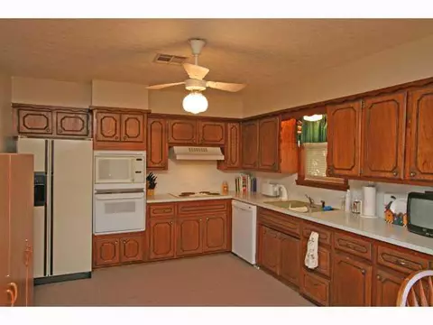 325 Englebretson Ln, Tuttle, OK 73089 photo 3