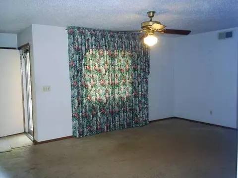 42 E 22nd, Edmond, OK 73013 photo 2