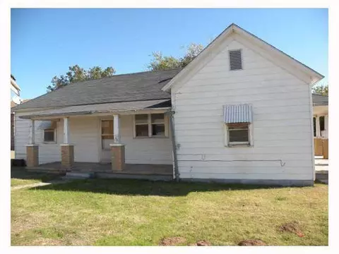 418 W 2nd St, Watonga, OK 73772 photo 2