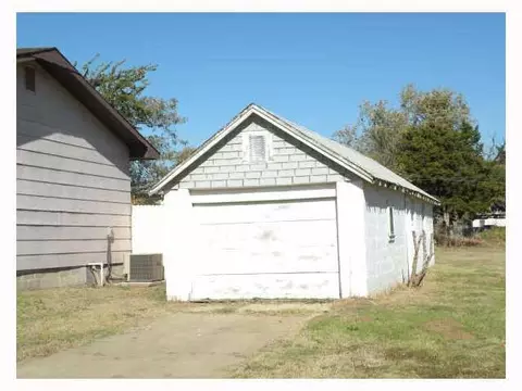 418 W 2nd St, Watonga, OK 73772 photo 4