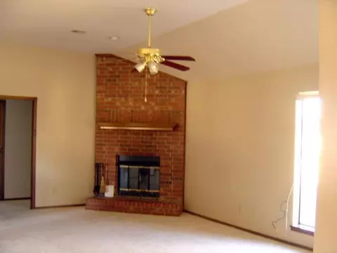 216 Johnson, Guthrie, OK 73044 photo 2