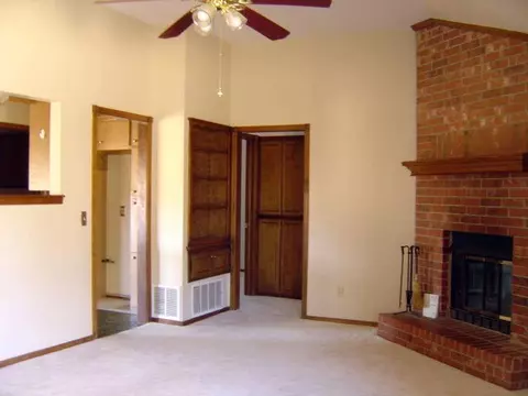 216 Johnson, Guthrie, OK 73044 photo 8