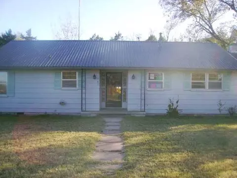 701 E Davis St, Tipton, OK 73570 photo 1