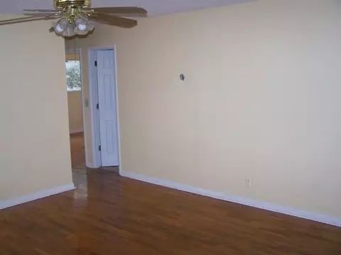 606 N Pine St, Cache, OK 73527 photo 2