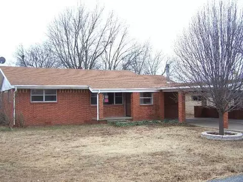 606 N Pine St, Cache, OK 73527 photo 1
