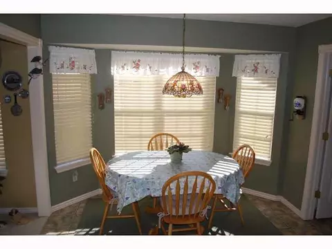 404 Timber Creek Dr, Tuttle, OK 73089 photo 6