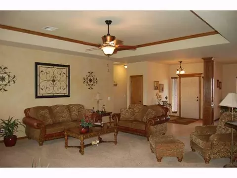 909 Eagle Ridge Rd, Tuttle, OK 73089 photo 2