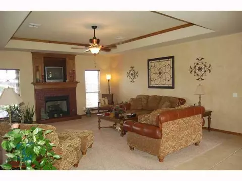 909 Eagle Ridge Rd, Tuttle, OK 73089 photo 3