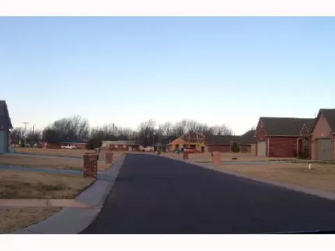 117 Willow, Crescent, OK 73028 photo 2