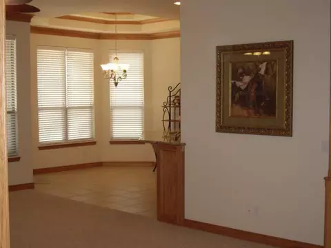 1718 Excaliber Dr, Tuttle, OK 73089 photo 4