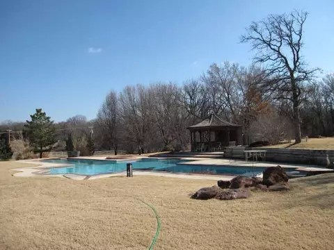 5600 E Waterloo Rd, Edmond, OK 73034 photo 2