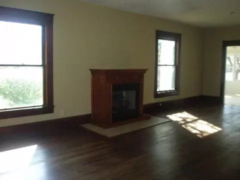 523 E Harrison, Guthrie, OK 73044 photo 2