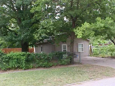 302 E 3rd St, Edmond, OK 73034 photo 4
