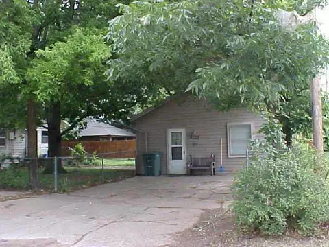 302 E 3rd St, Edmond, OK 73034 photo 3