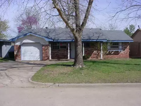 205 E Cherry Ave, Yukon, OK 73099 photo 1