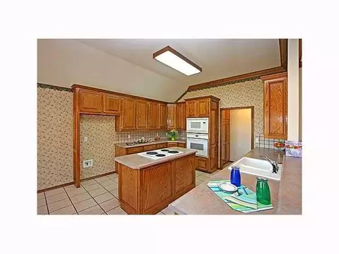 836 Oaklawn Dr, Tuttle, OK 73089 photo 2