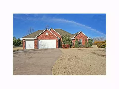 836 Oaklawn Dr, Tuttle, OK 73089 photo 1