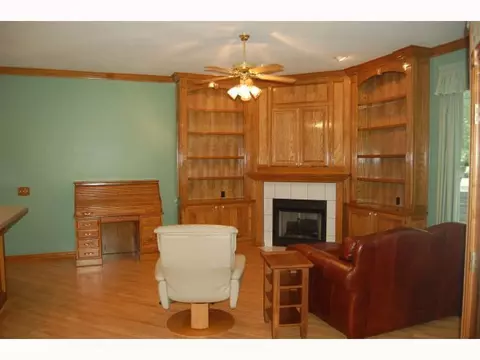 822 Oaklawn Dr, Tuttle, OK 73089 photo 2