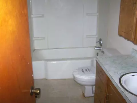 406 E Oklahoma St, Walters, OK 73572 photo 4