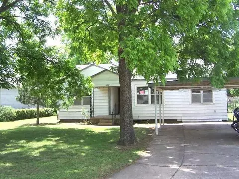 406 E Oklahoma St, Walters, OK 73572 photo 1