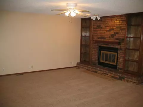 308 Brighton Dr, Edmond, OK 73003 photo 4
