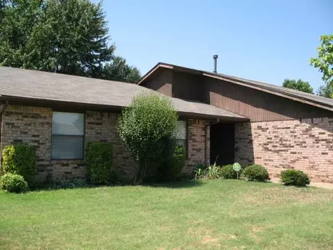 308 Brighton Dr, Edmond, OK 73003 photo 2