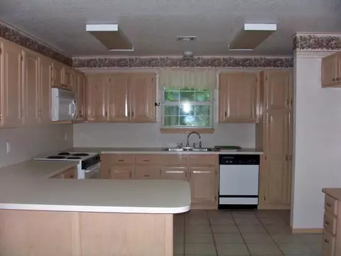 7 E Locust, Tuttle, OK 73089 photo 2