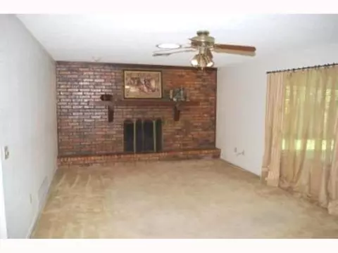 809 N Parkview, Moore, OK 73170 photo 3