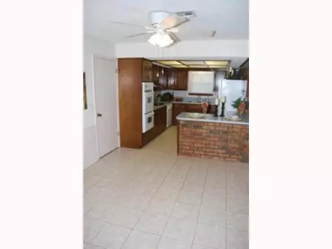 809 N Parkview, Moore, OK 73170 photo 5