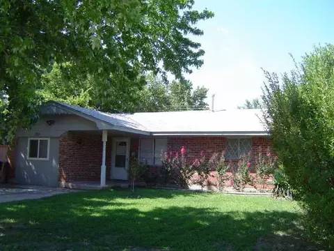 1211 E Brks, Norman, OK 73071 photo 4