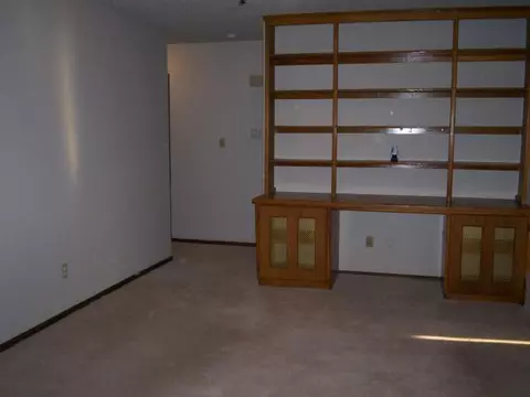 1417 Oakcrest, Norman, OK 73071 photo 2