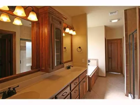 4609 Riverside Dr, Tuttle, OK 73089 photo 8