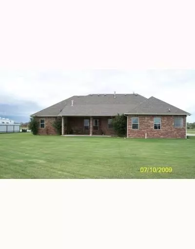 1716 Excaliber Dr, Tuttle, OK 73089 photo 2