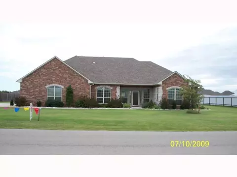 1716 Excaliber Dr, Tuttle, OK 73089 photo 1