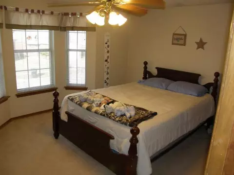 2110 S Lakecrest Dr, Moore, OK 73170 photo 8