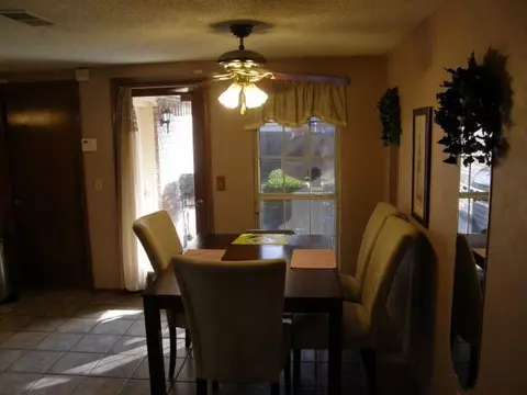 2110 S Lakecrest Dr, Moore, OK 73170 photo 7