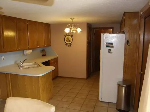 2110 S Lakecrest Dr, Moore, OK 73170 photo 5