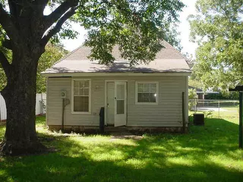 504 SW 3rd St, Tuttle, OK 73089 photo 2
