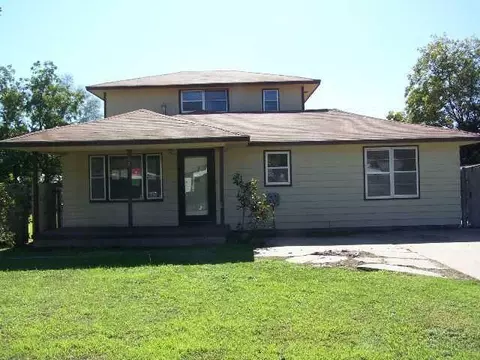 108 W F Ave, Cache, OK 73527 photo 1
