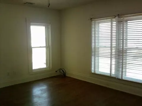 811 E Noble, Guthrie, OK 73044 photo 2