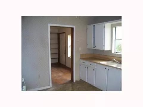 330 E 17th St, Ada, OK 74820 photo 4