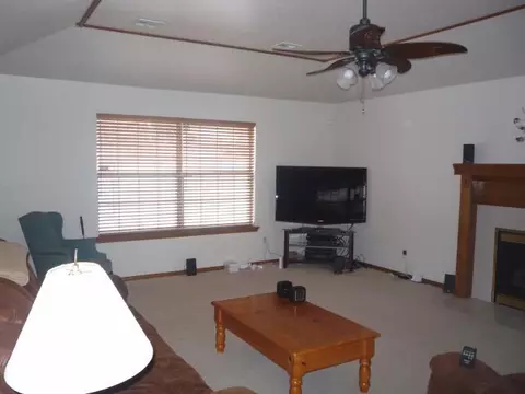 306 Willow Creek Dr, Tuttle, OK 73089 photo 4