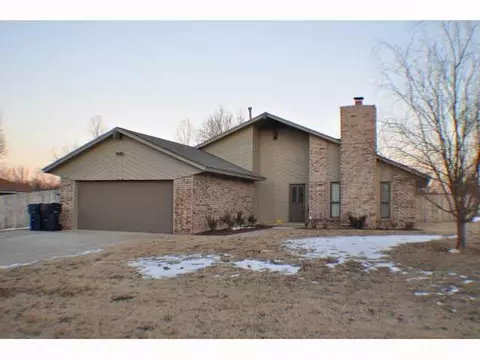 200 Loch Loop, Yukon, OK 73099 photo 1