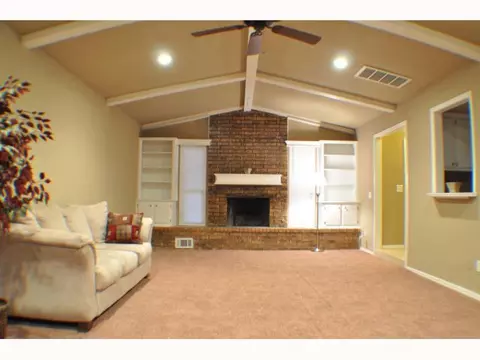 200 Loch Loop, Yukon, OK 73099 photo 2